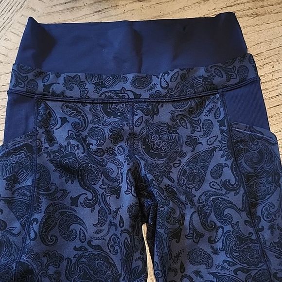 Lululemon size 6 blue Paisley print jogger leggings - Picture 3 of 14